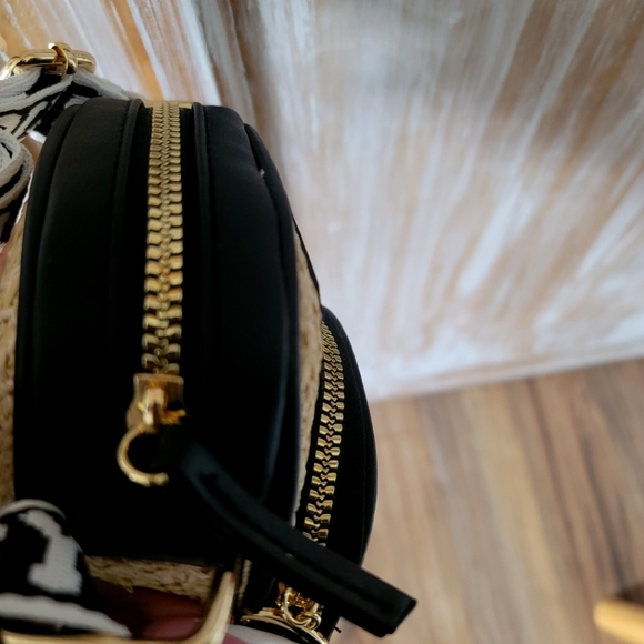 NWT Disney Raffia Mickey Mouse Crossbody - Picture 7 of 10